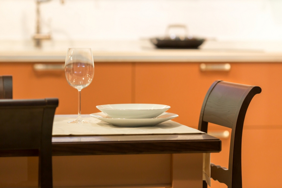 לעצב מסביב לשולחן